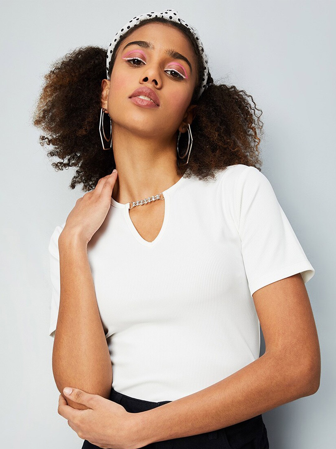 

max Jewelled Keyhole Neck Fitted Top, White