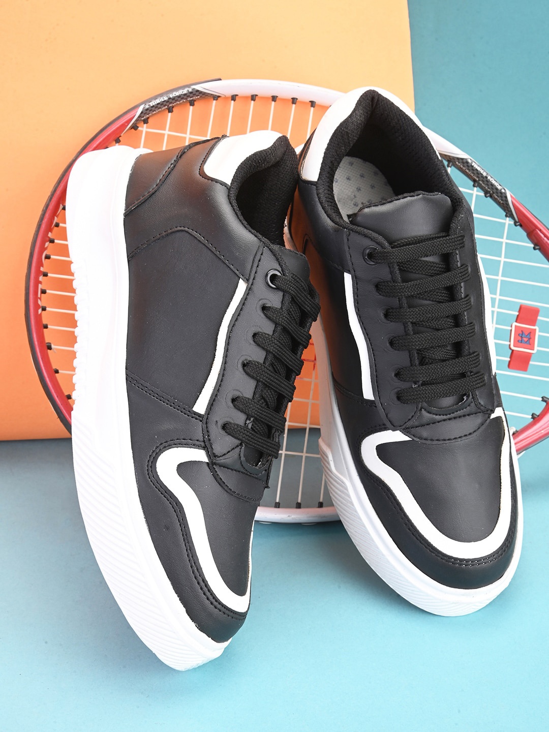 

Killer Men Colourblocked Lightweight Sneakers, Black