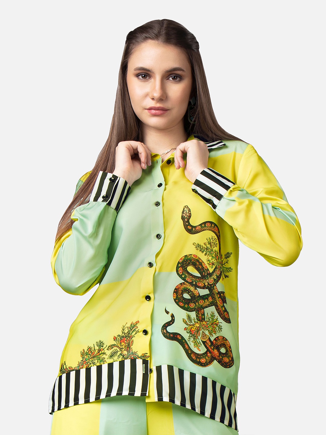 

NEOFAA Spread Collar Floral Printed Casual Shirt, Green