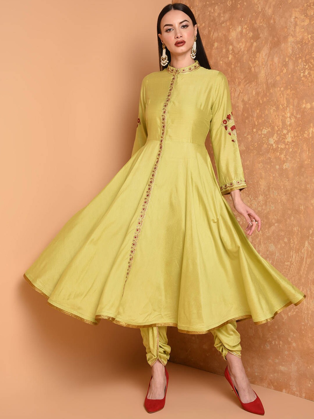

KAANCHIE NANGGIA Floral Embroidered Anarkali Kurta with Dhoti Pants, Green