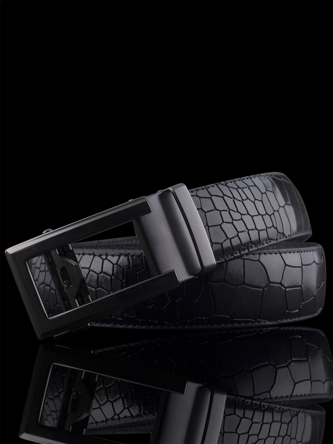 

NAEVE Men Textured Leather Belt, Black