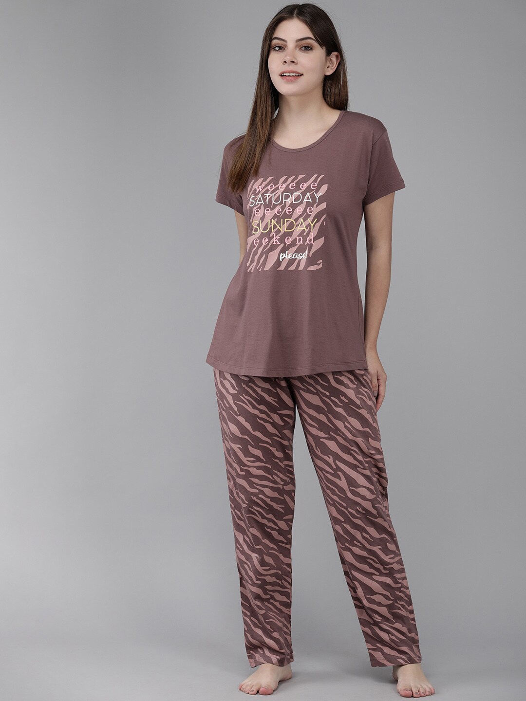 

Zeyo Typography Printed Pure Cotton Night Suit, Brown