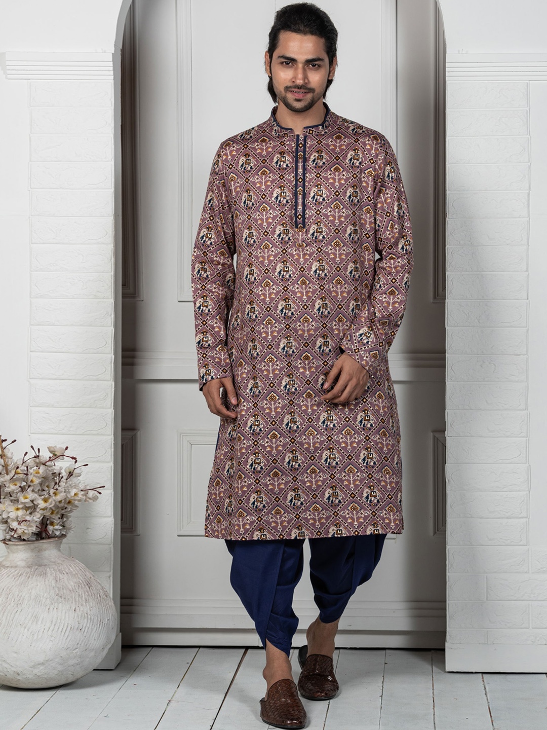 

KISAH Mandarin Collar Ethnic Motifs Printed Straight Kurta, Mauve