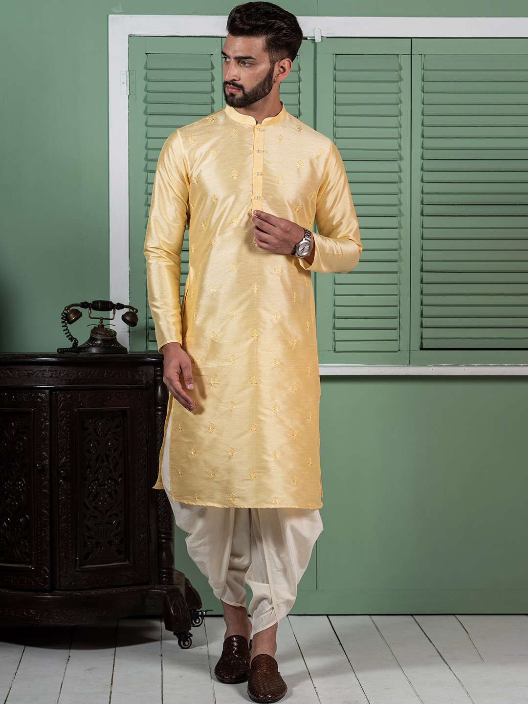 

KISAH Floral Embroidered Mandarin Collar Cotton Straight Kurta, Yellow