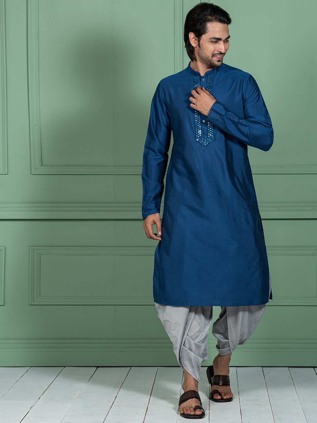 

KISAH Mandarin Collar Mirror Work Straight Kurta, Navy blue