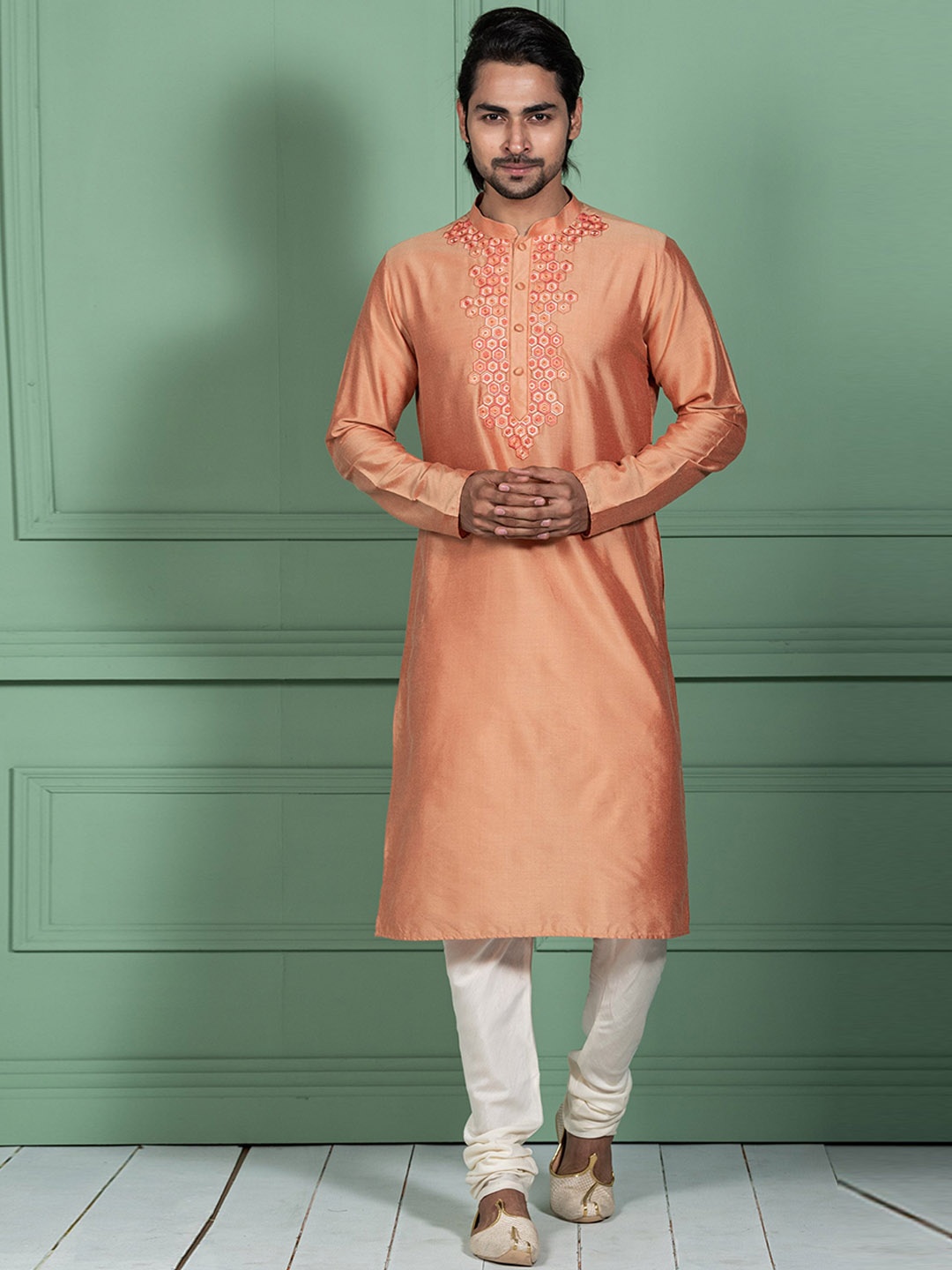 

KISAH Yoke Design Mandarin Collar Thread Work Kurta, Peach