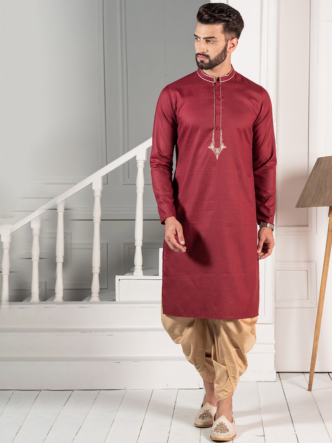 

KISAH Ethnic Motif Embroidered Mandarin Collar Kurta, Maroon