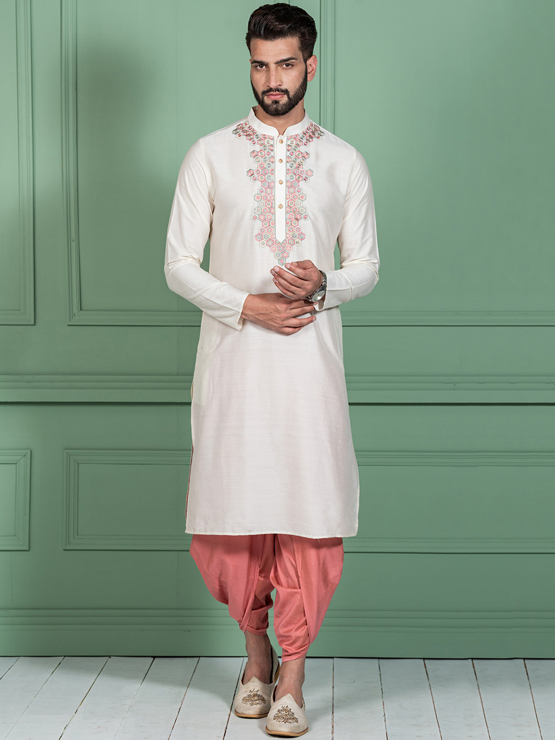 

KISAH Yoke Design Mandarin Collar Thread Work Kurta, White