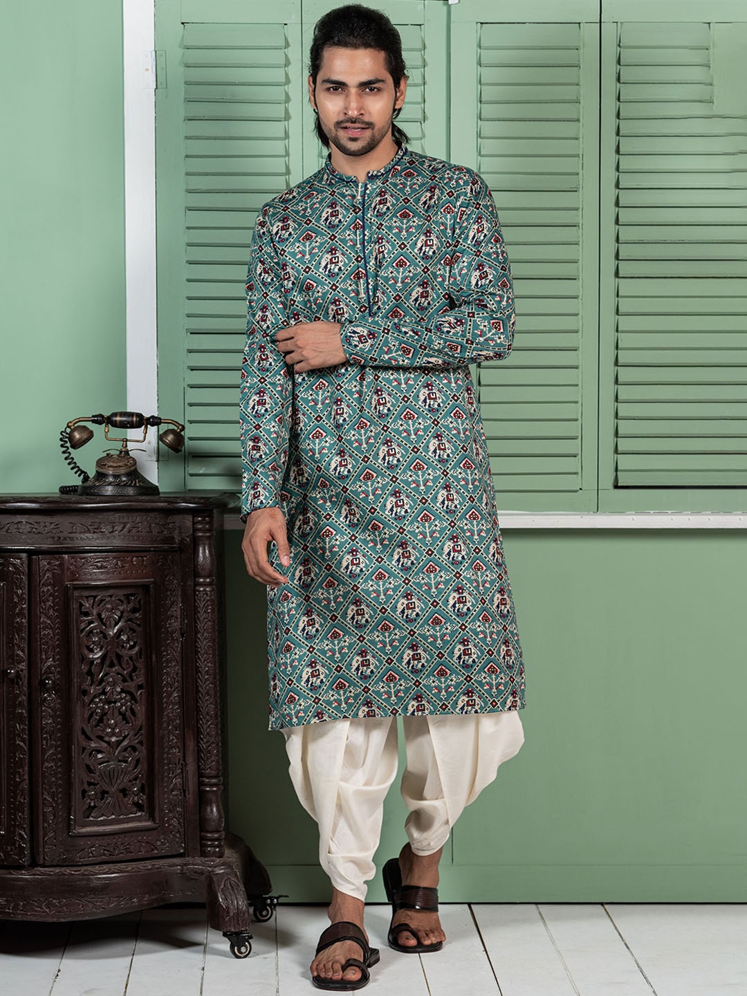 

KISAH Ethnic Motifs Printed Mandarin Collar Kurta, Green