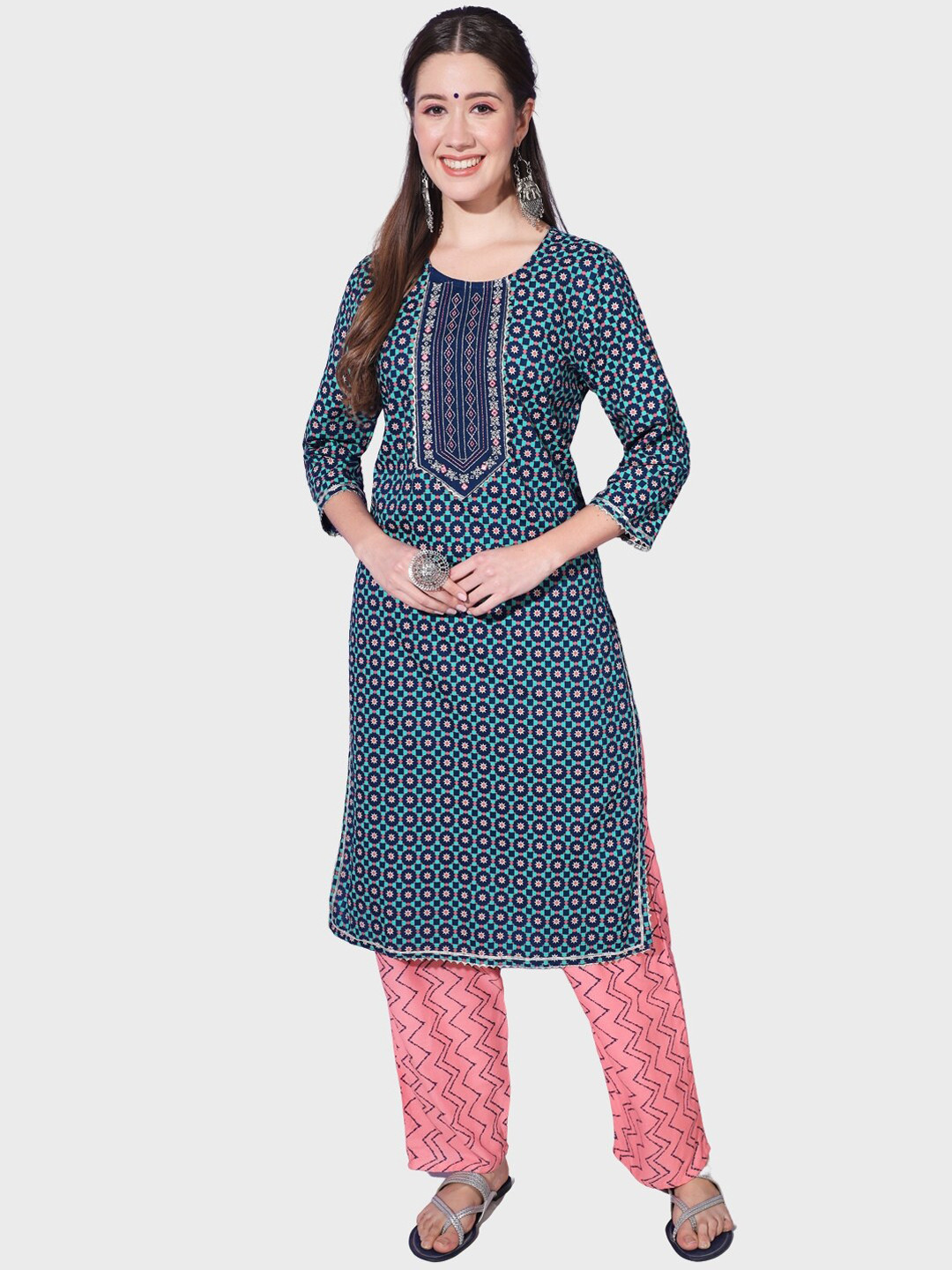 

BUY NEW TREND Floral Printed Mirror Work Kurta With Palazzos, Blue