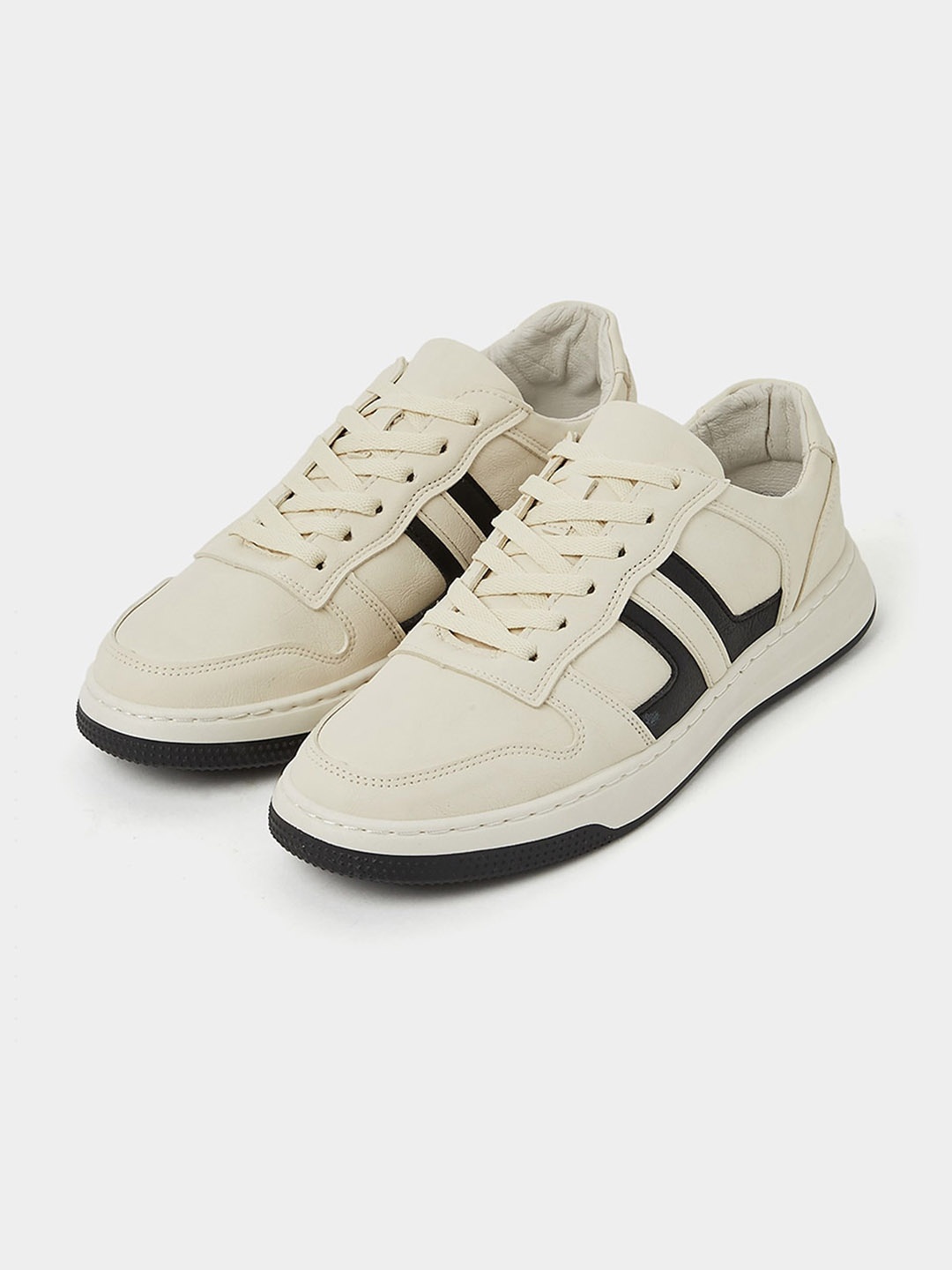 

Styli Men Contrast Panel Low Top Lace-Up Sneakers, Off white