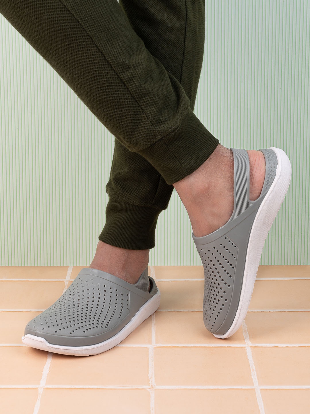 

Styli Men Closed Toe Sling Back Clogs, Grey
