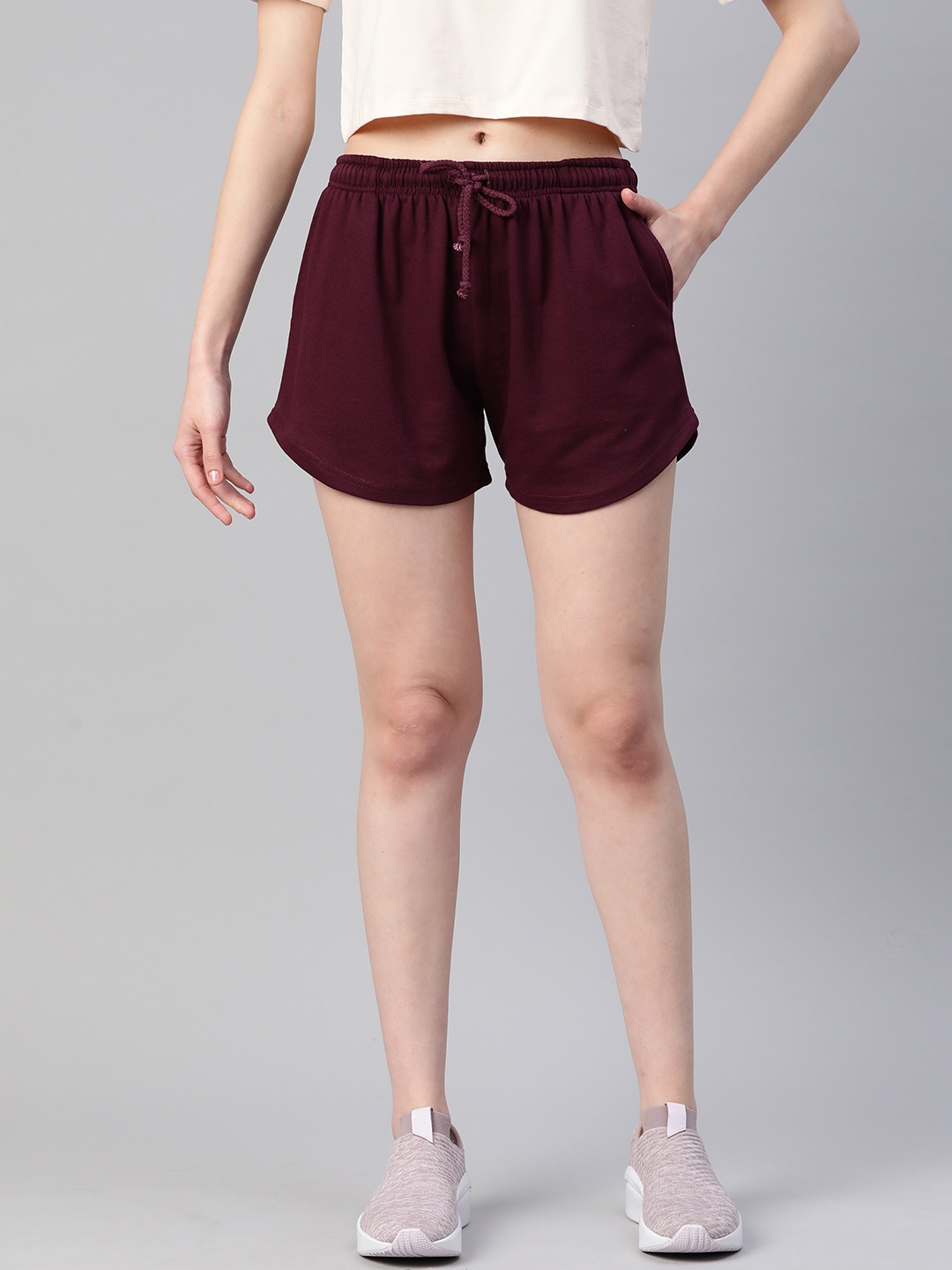 

Laabha Outdoor Hot Pants Shorts, Maroon