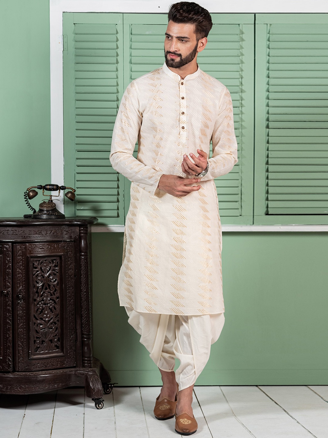 

KISAH Men Printed Regular Fit Thread Work Kurta, White