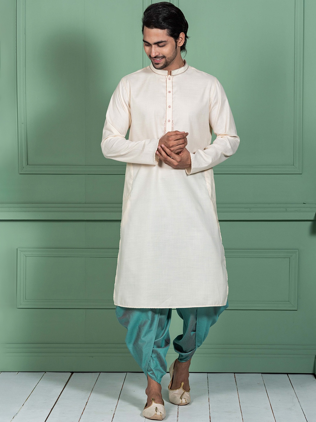

KISAH Ethnic Motif Embroidered Mandarin Collar Thread Work Kurta, White