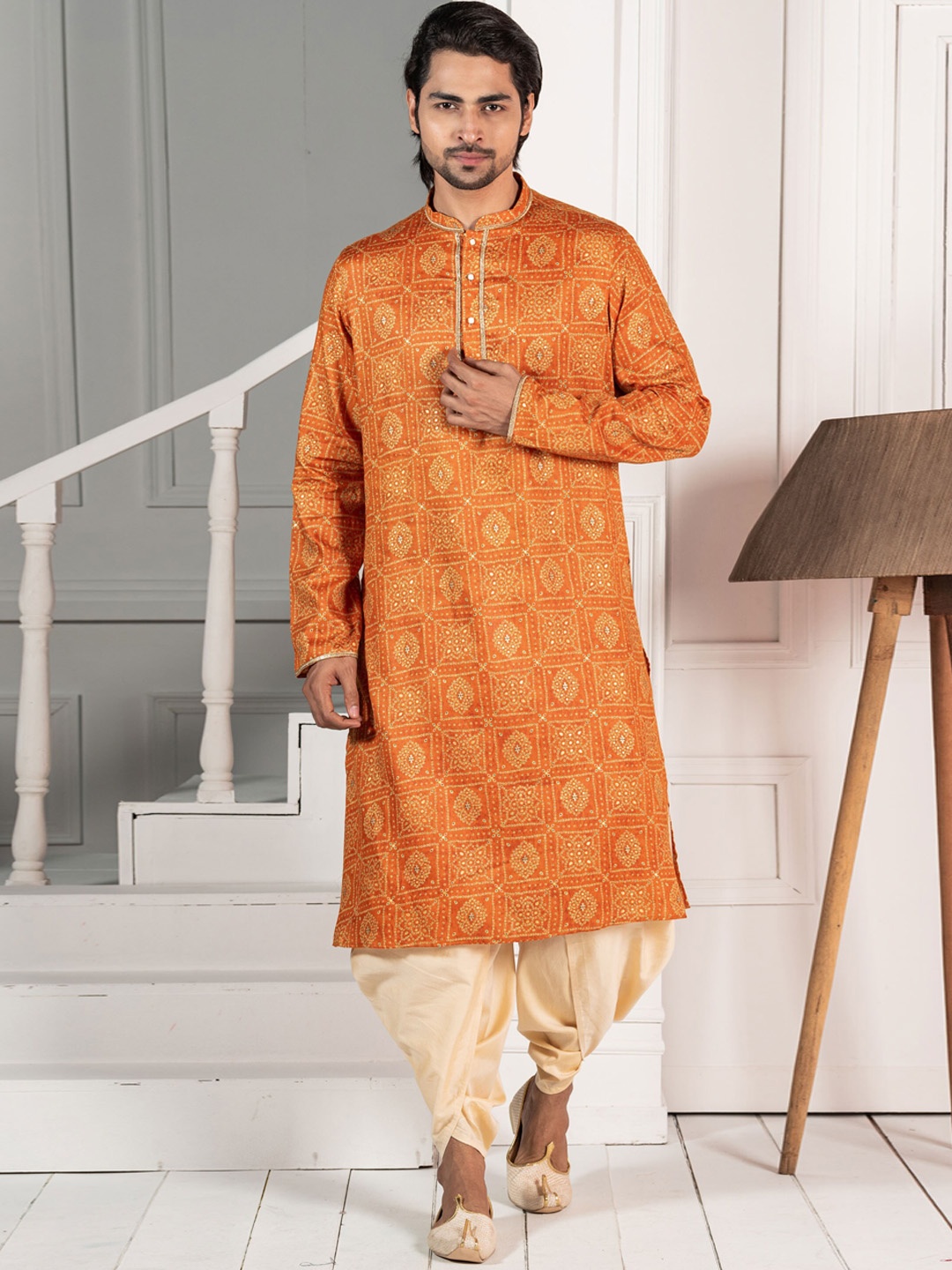 

KISAH Bandhani Printed Mandarin Collar Thread Work Kurta, Orange