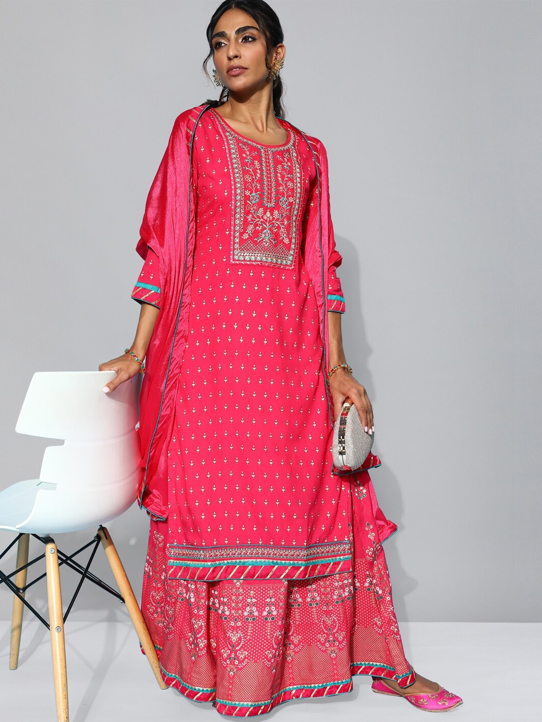 

Kvsfab Floral Embroidered Kurta with Skirt & Dupatta, Pink