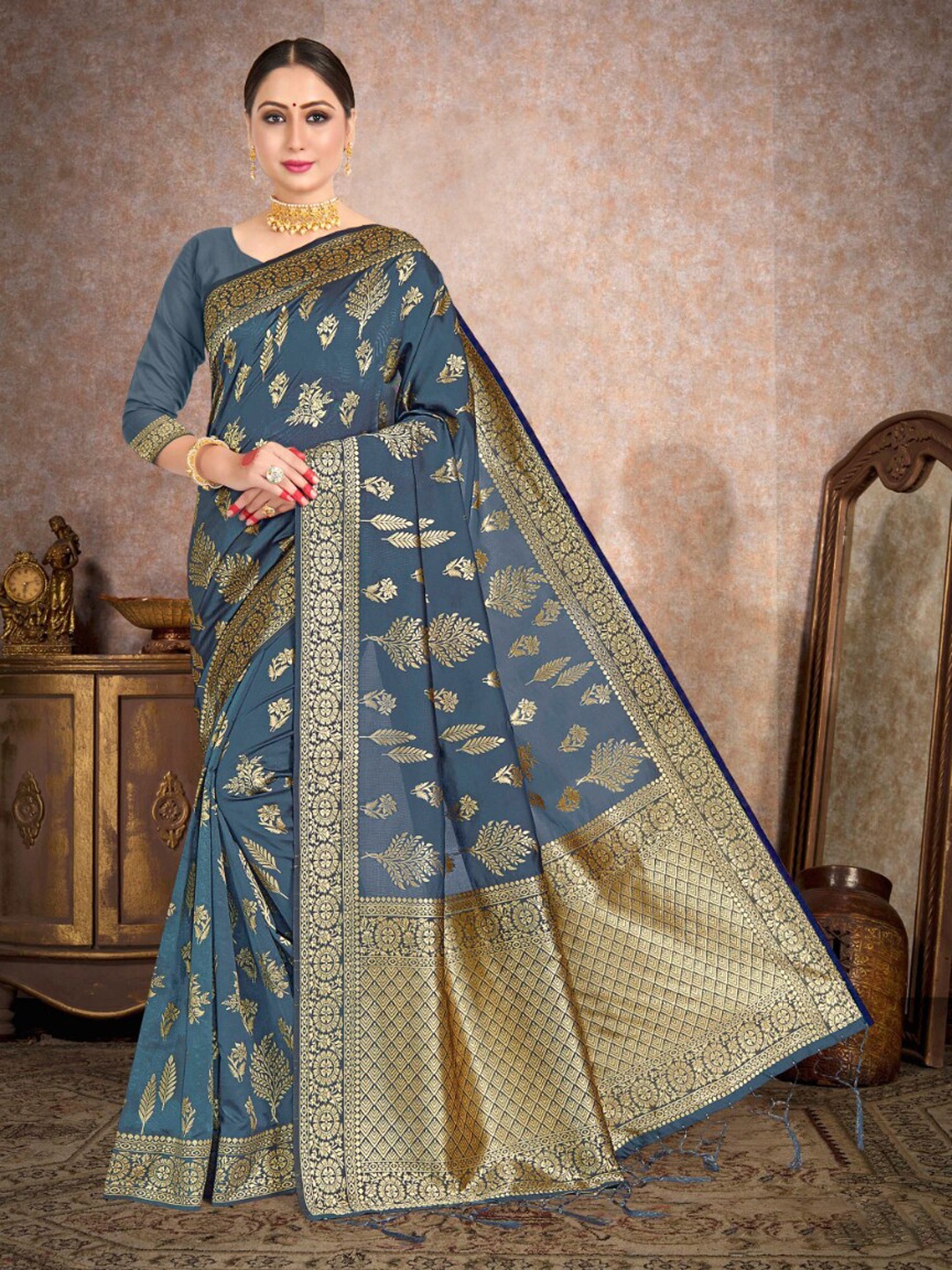 

Vardha Floral Woven Design Zari Banarasi Saree, Grey