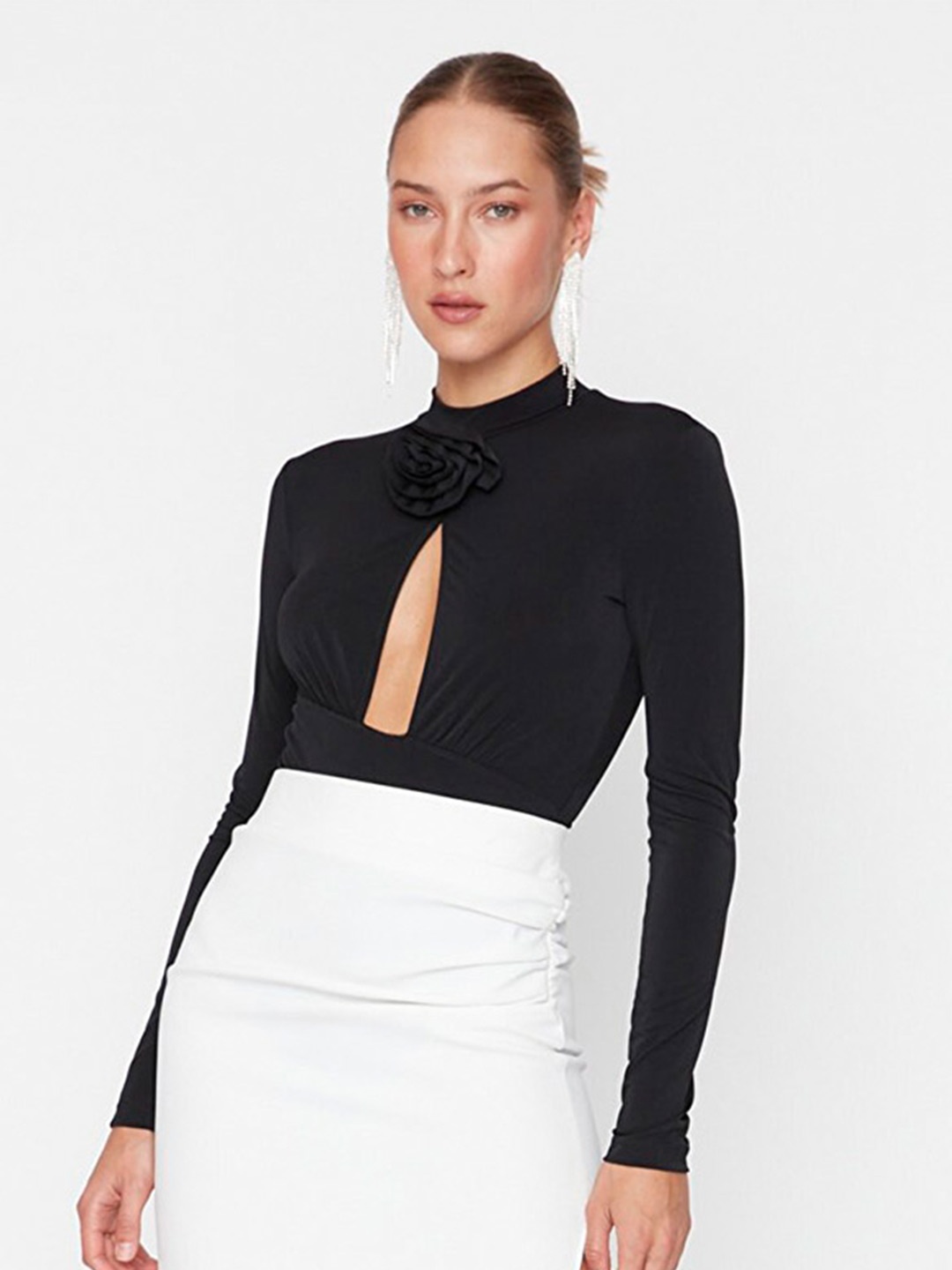

Trendyol High Neck Long Sleeves Cut Out Fitted Top, Black