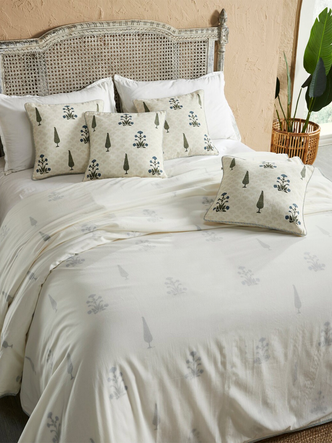 

HOUMN Cream-Coloured & Grey Ethnic Motifs Mild Winter 210 GSM Cotton Single Bed Dohar