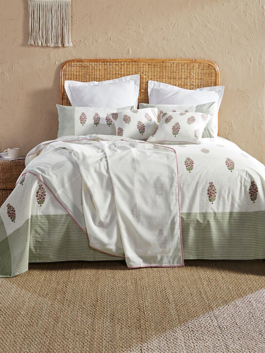 

HOUMN White & Green Floral Mild Winter 210 GSM Cotton Double Bed Dohar