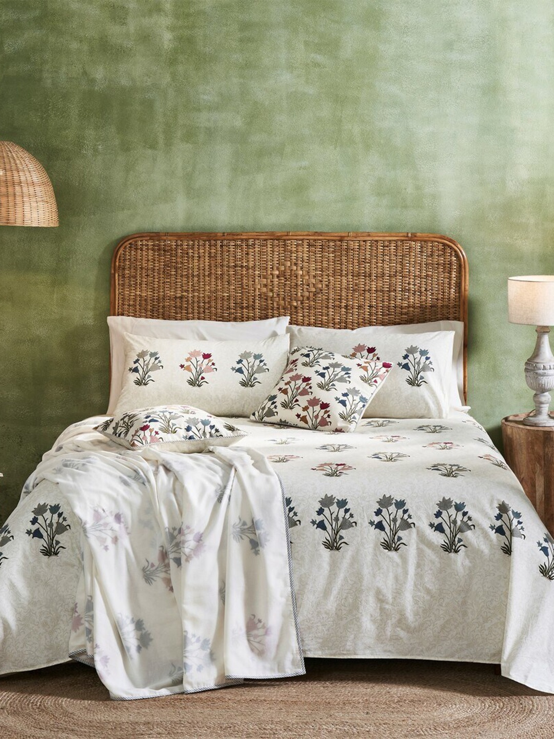 

HOUMN White & Pink Floral Mild Winter 210 GSM Cotton Double Bed Dohar