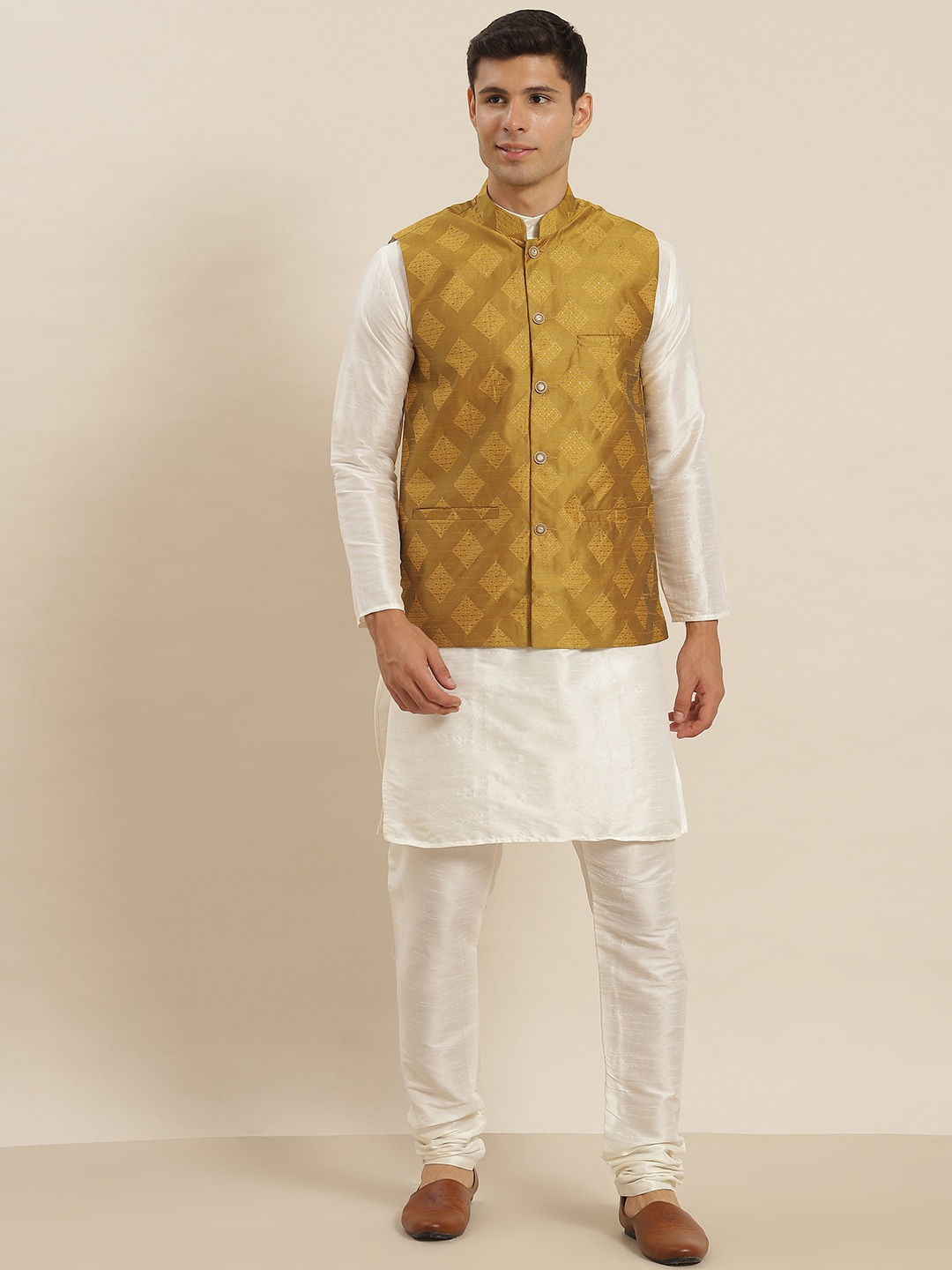 

SOJANYA Band Collar Straight Kurta with Churidar & Nehru Jacket, Off white