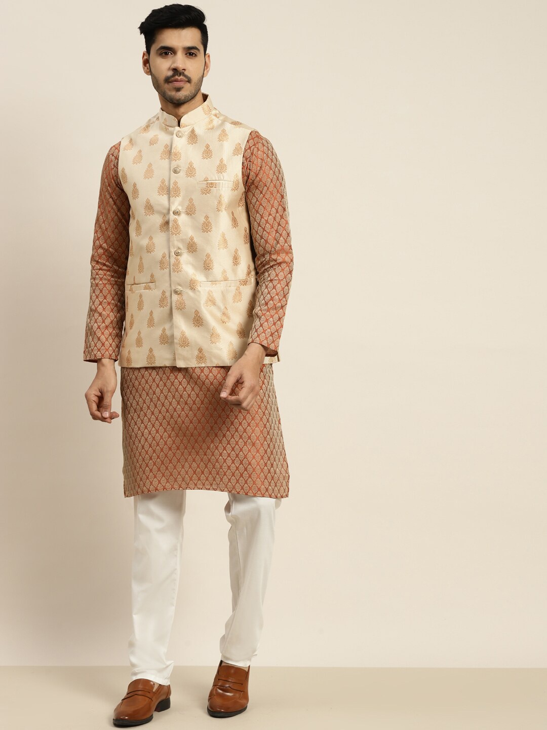 

SOJANYA Ethnic Motifs Woven Design Mandarin Collar Kurta With Pyjamas & Nehru Jacket, Orange