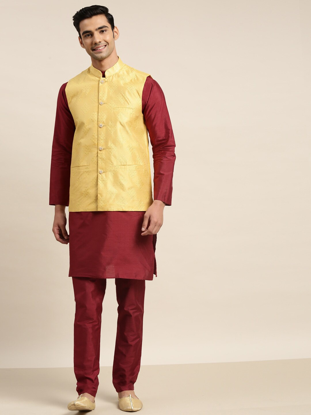 

SOJANYA Manadrin Collar Kurta with Pyjamas & Nehru Jacket, Maroon