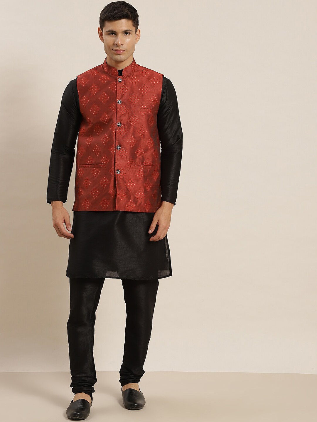 

SOJANYA Mandaron Collar Regular Kurta With Churidar & Nehru Jacket, Black