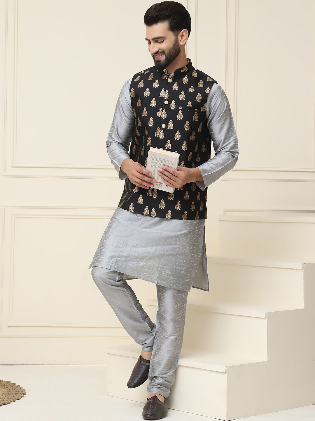 

SOJANYA Mandarin Collar Straight Regular Kurta With Churidar & Nehru Jacket, Grey