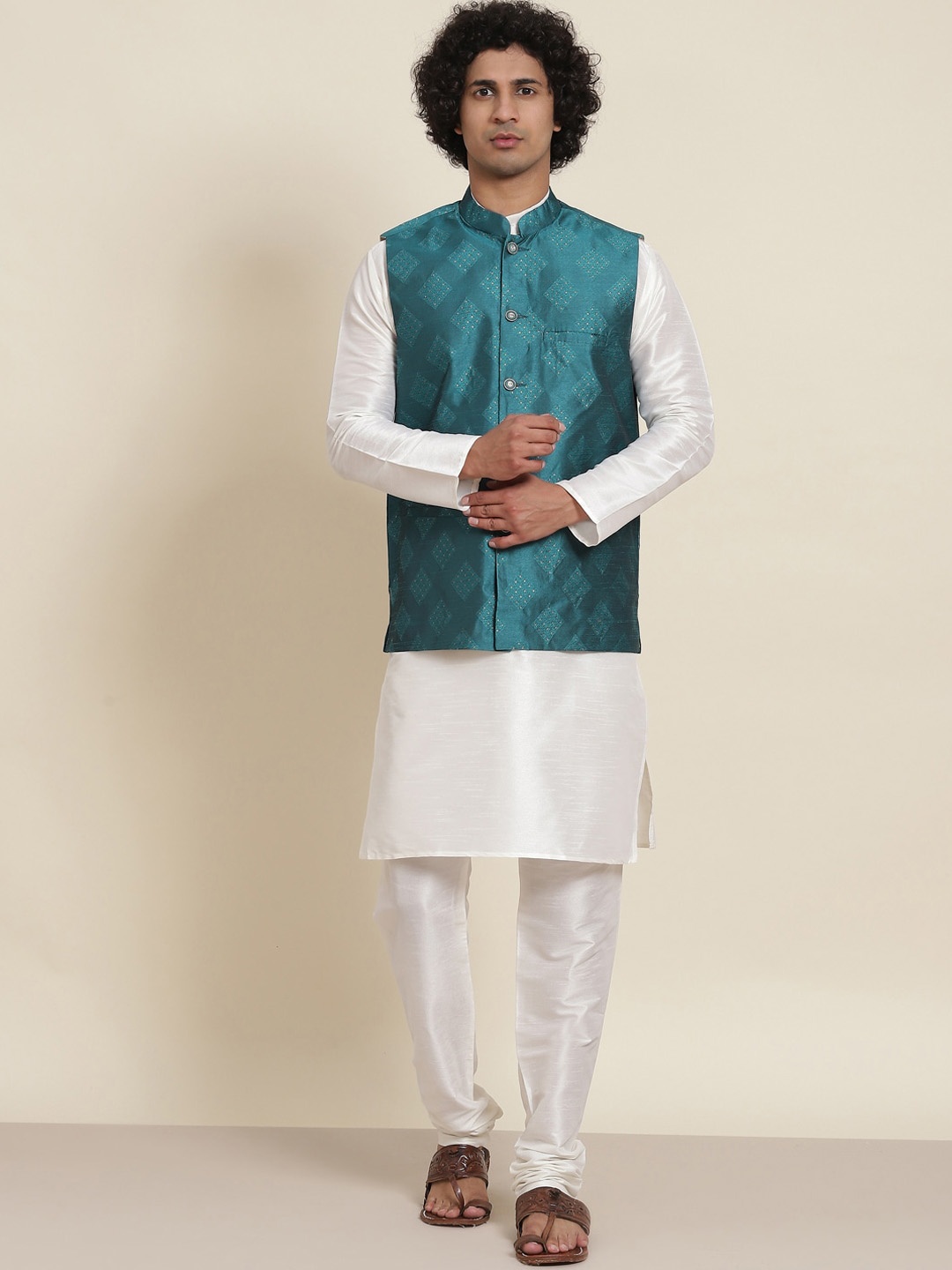 

SOJANYA Mandarin Collar Straight Kurta with Pyjamas with Woven Design Nehru Jacket, White