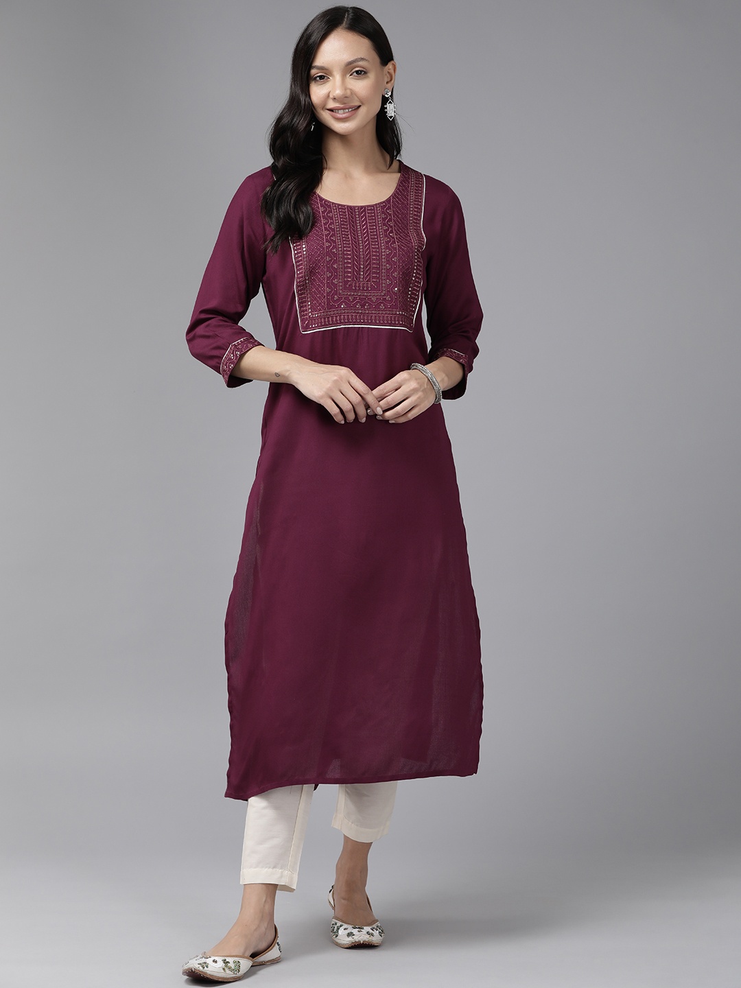 

Amirah s Yoke Design Sequinned Kurta, Maroon