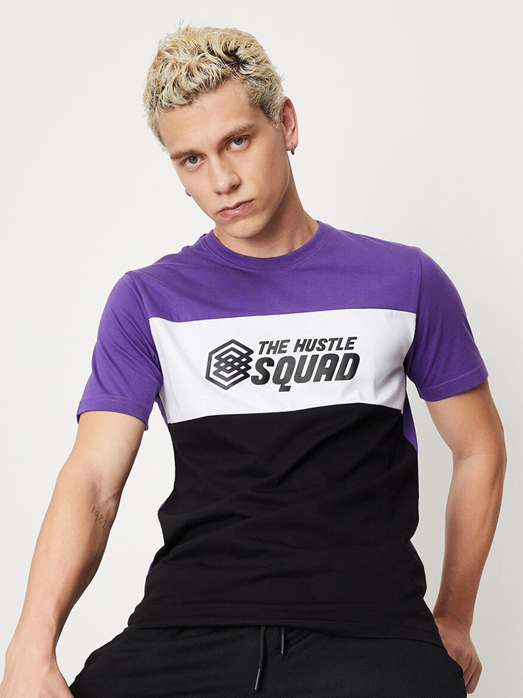 

max Men Colourblocked Round Neck T-shirt, Purple