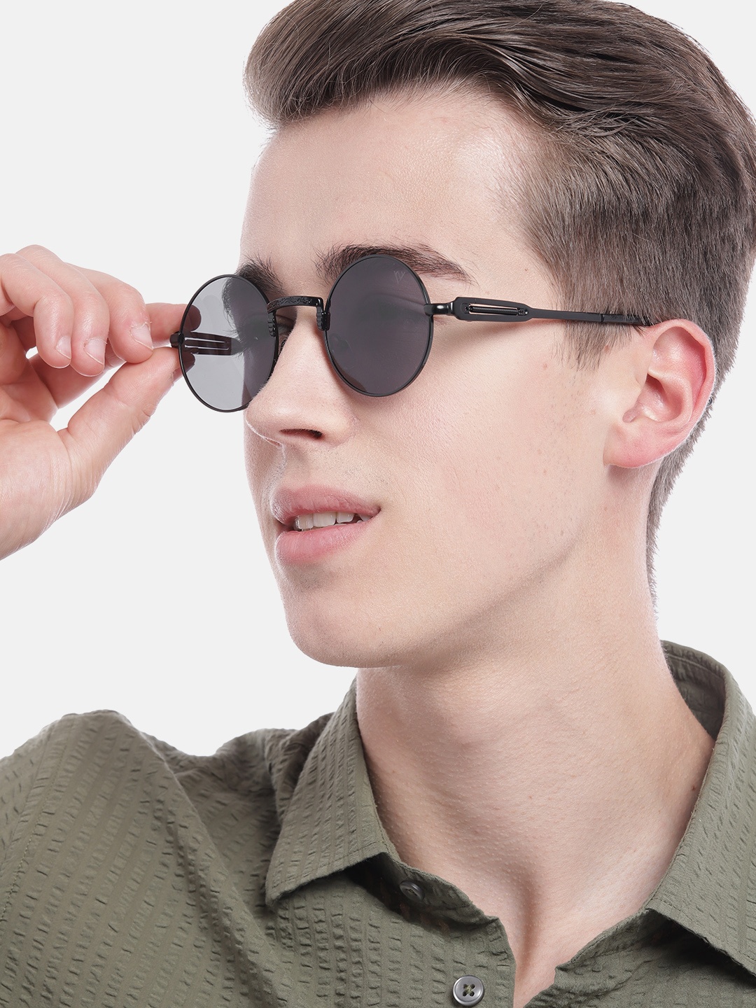 

Voyage Round Sunglasses with UV Protected Lens 0926MG3214ZZZ, Black