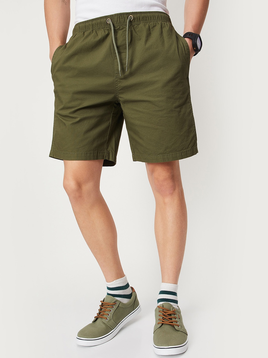 

max Men Mid-Rise Regular Shorts, Olive