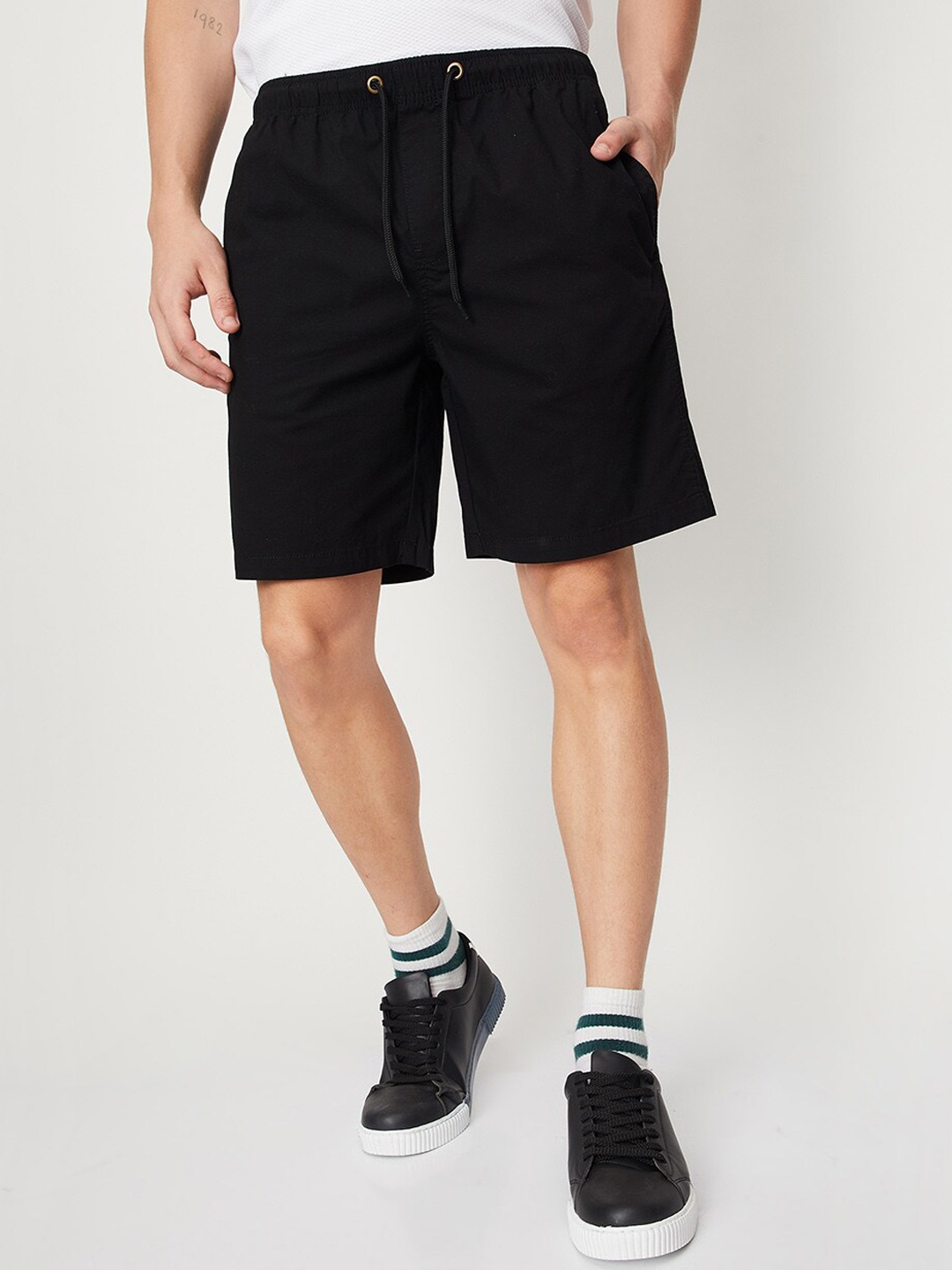 

max Men Mid-Rise Regular Shorts, Black