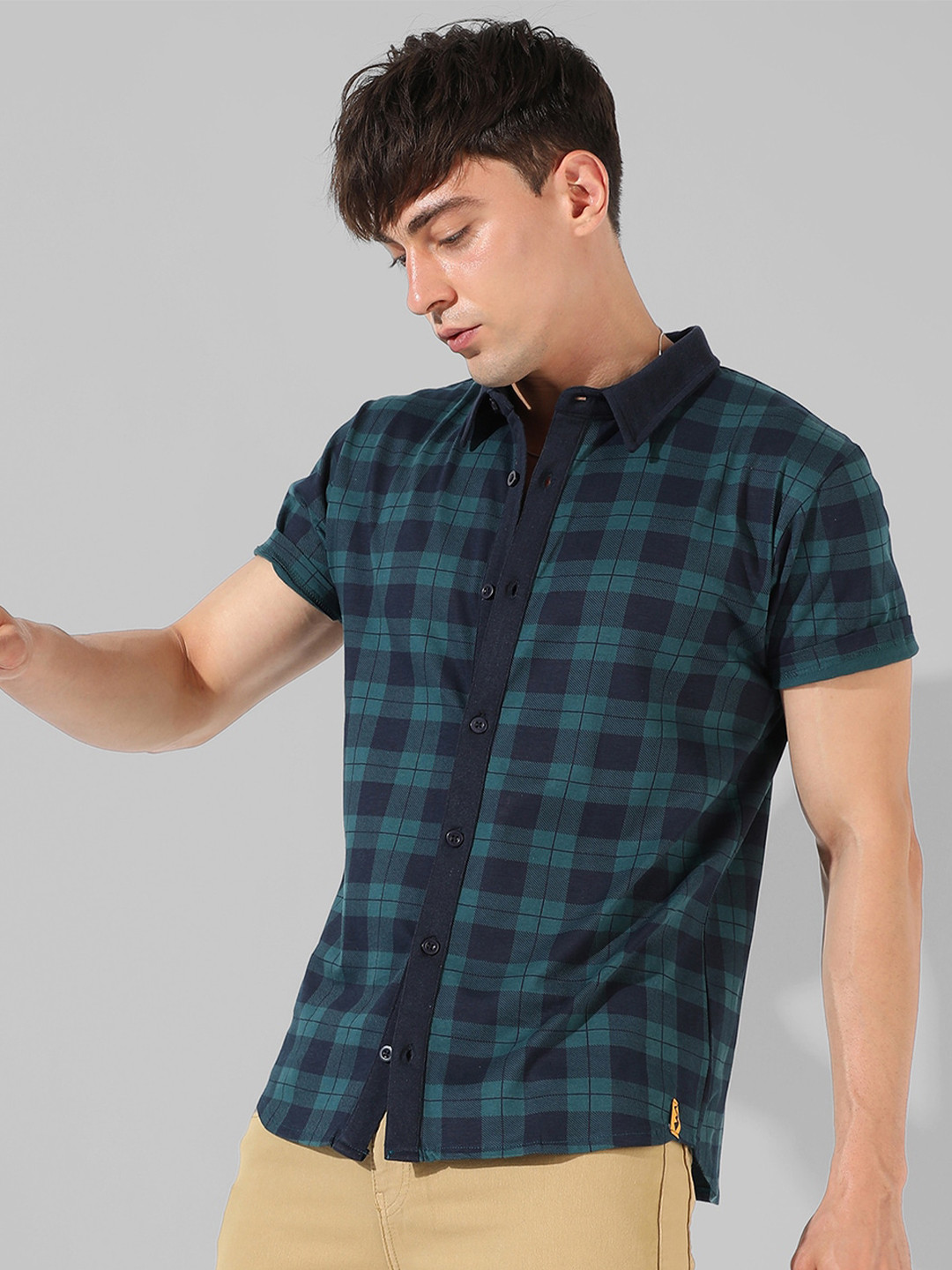 

Campus Sutra Classic Buffalo Checked Spread Collar Cotton Casual Shirt, Green
