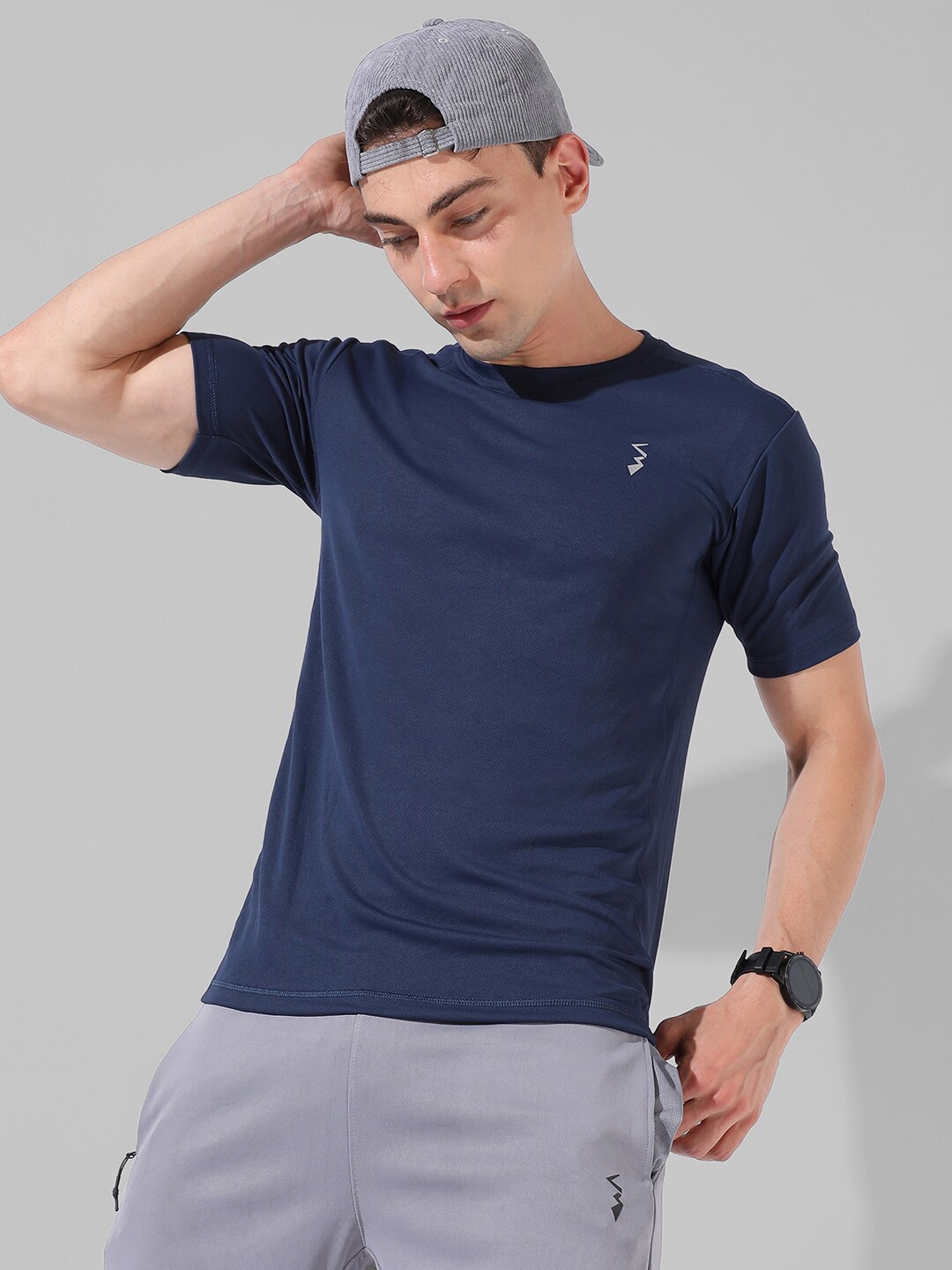 

Campus Sutra Round Neck Outdoor T-shirt, Navy blue