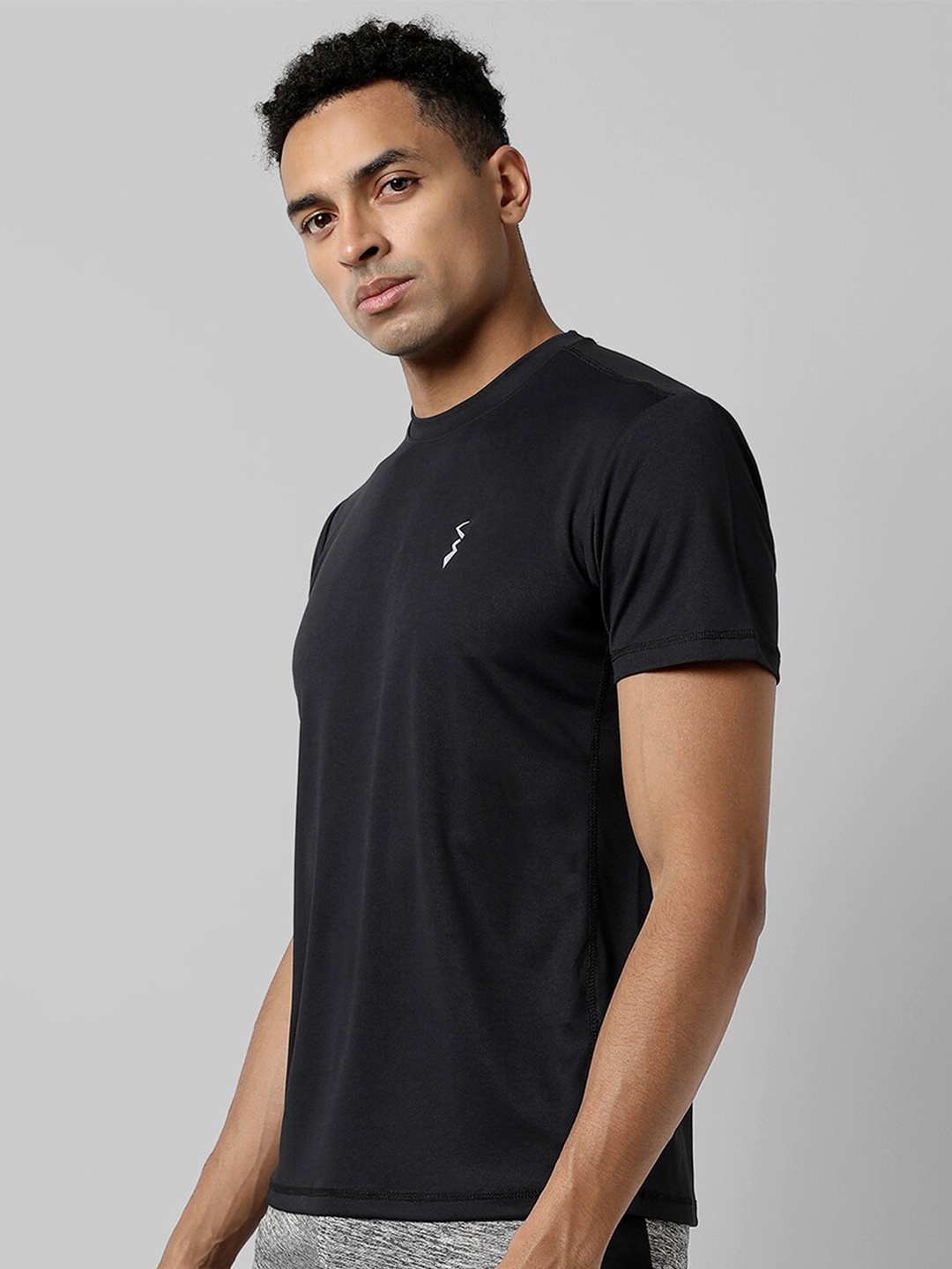 

Campus Sutra Short Sleeve Round Neck Activewear T-shirt, Black
