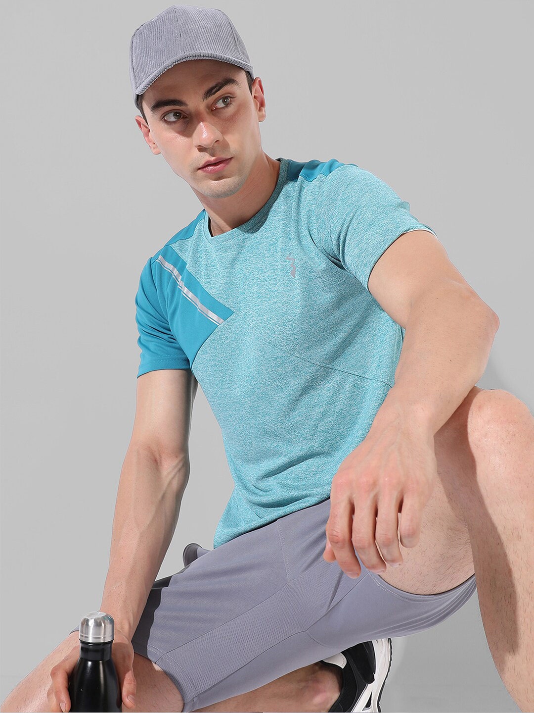 

Campus Sutra Colourblocked Round Neck Activewear T-shirt, Green