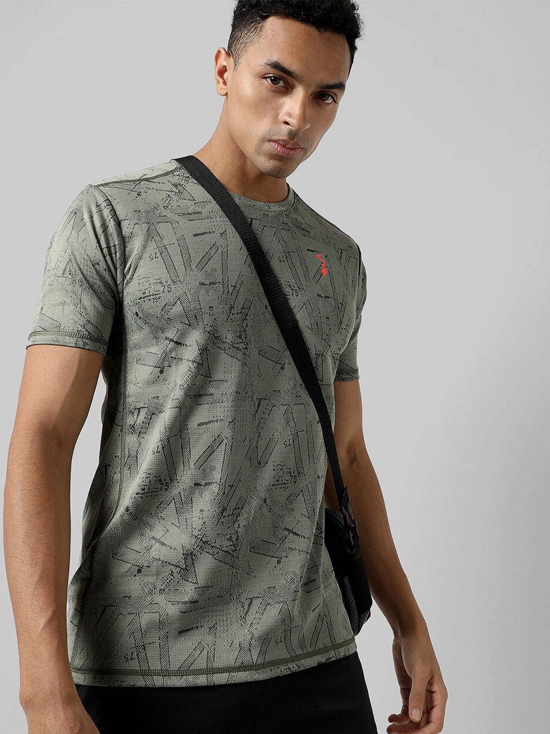 

Campus Sutra Abstract Round Neck Activewear T-shirt, Olive