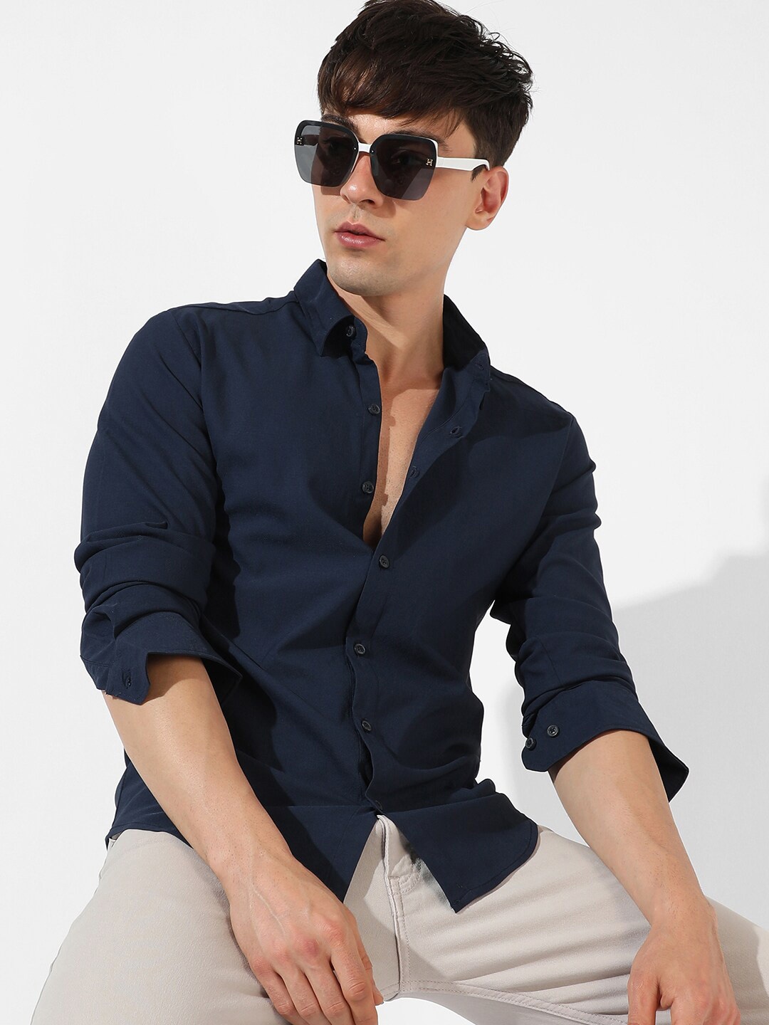

Campus Sutra Classic Fit Spread Collar Cotton Casual Shirt, Navy blue