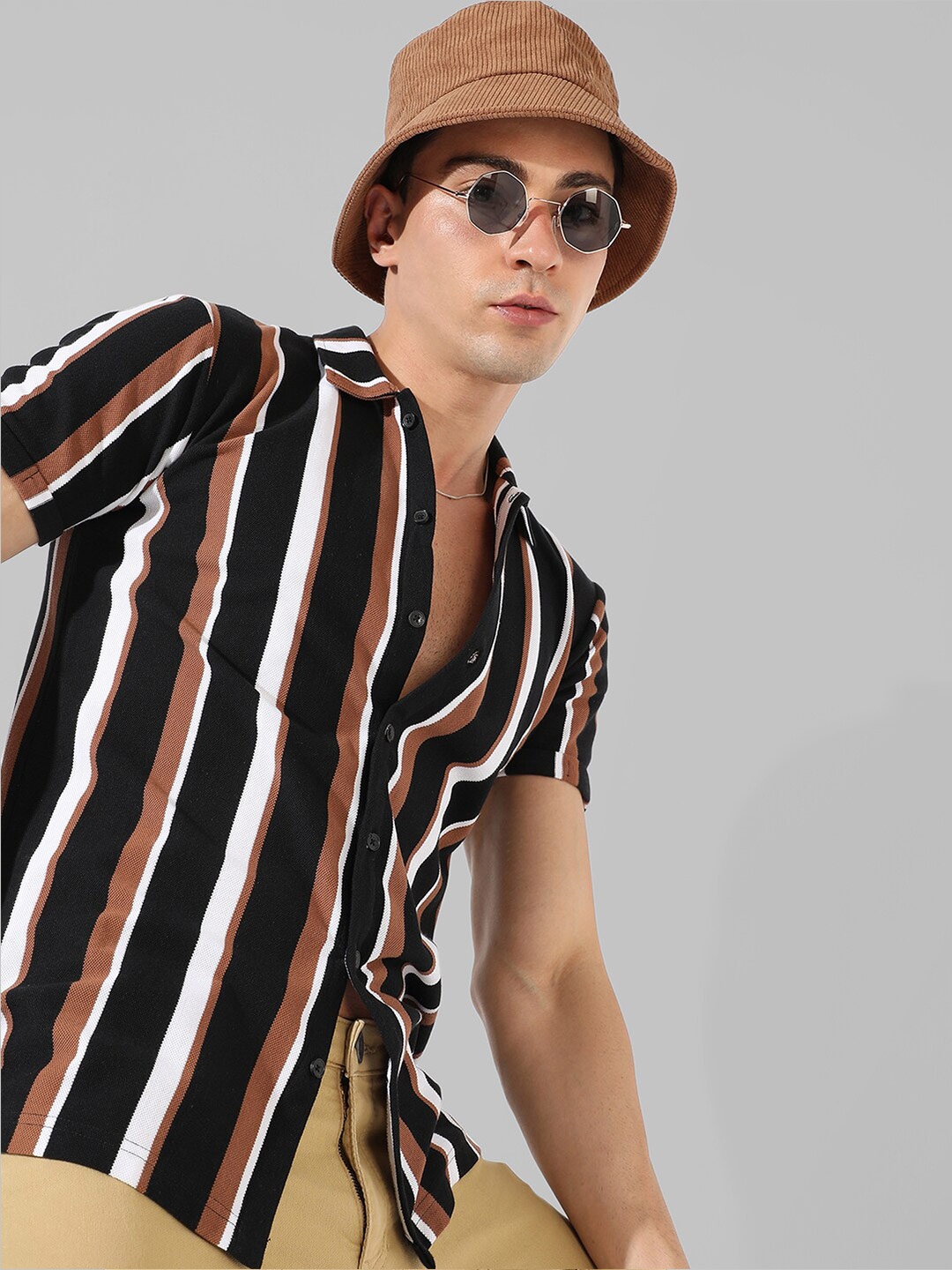 

Campus Sutra Classic Fit Vertical Striped Cotton Casual Shirt, Black