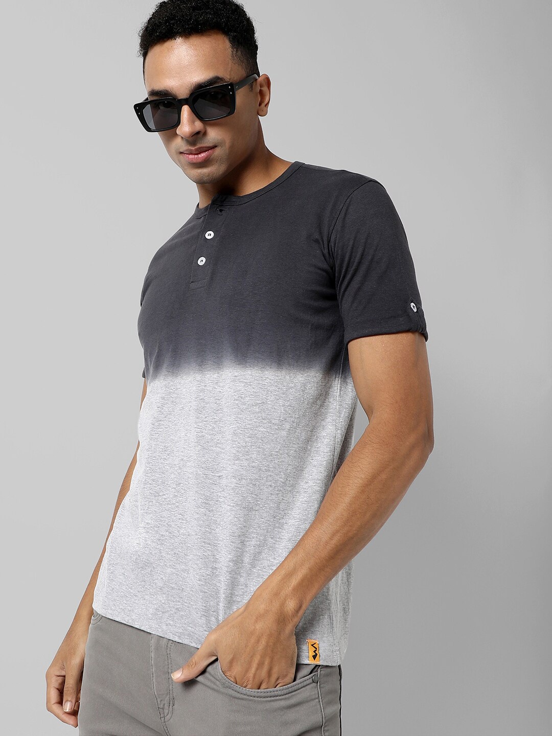 

Campus Sutra Tie & Dye Henley Neck Cotton T-shirt, Charcoal