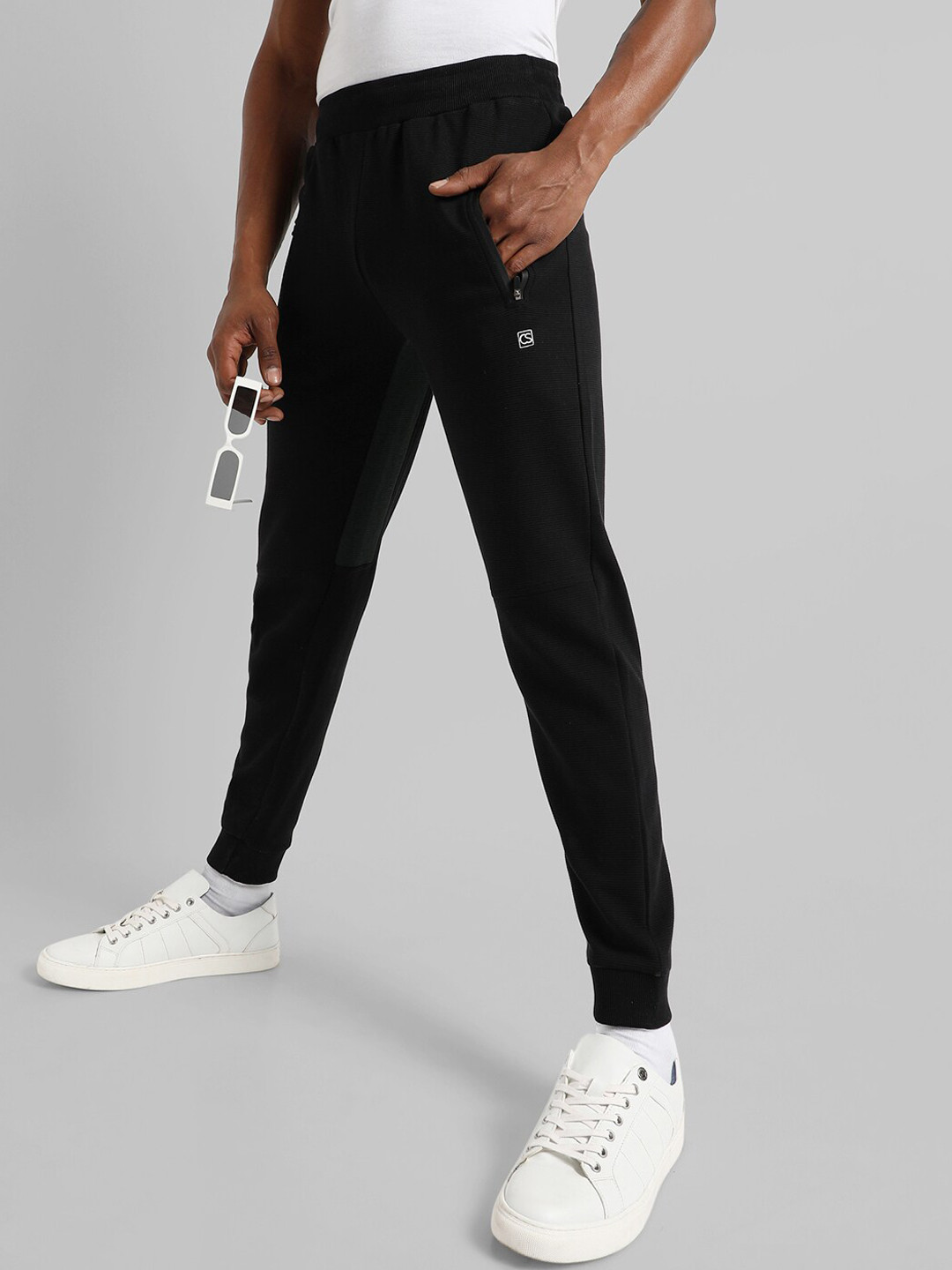 

Campus Sutra Men Regular Fit Joggers, Black