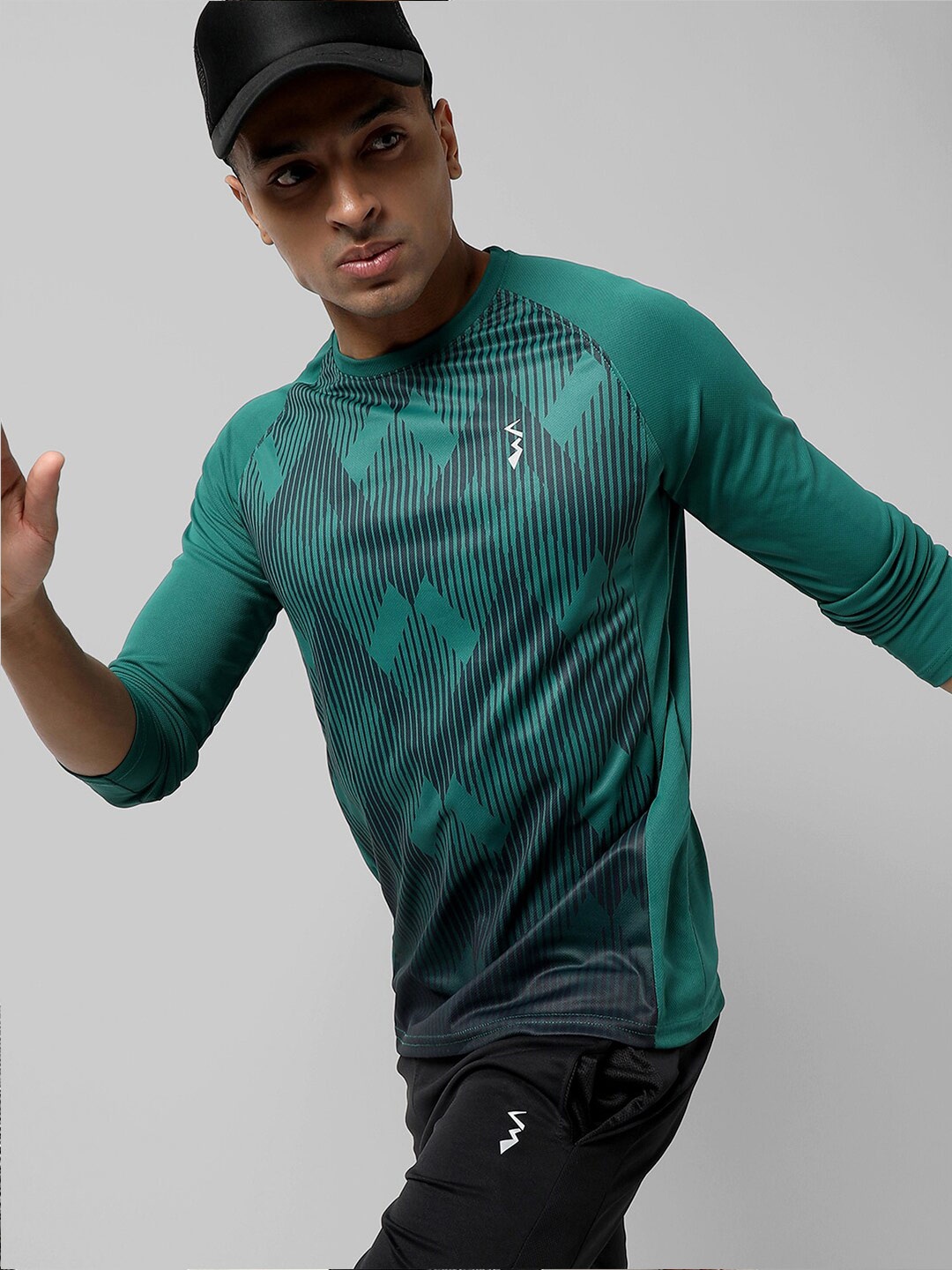

Campus Sutra Graphic Printed Long Sleeve Activewear T-shirt, Green