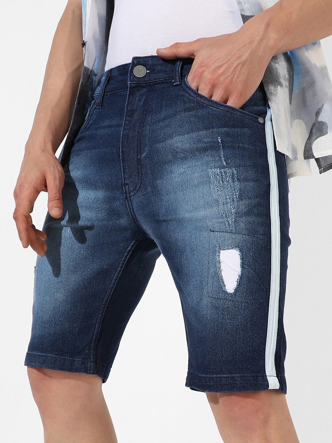 

Campus Sutra Men Medium-Washed Regular Fit Denim Shorts, Navy blue