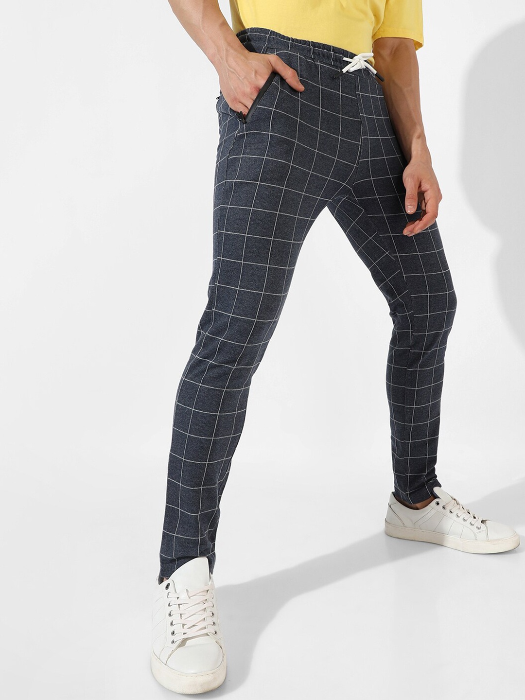 

Campus Sutra Men Checked Cotton Track Pants, Navy blue
