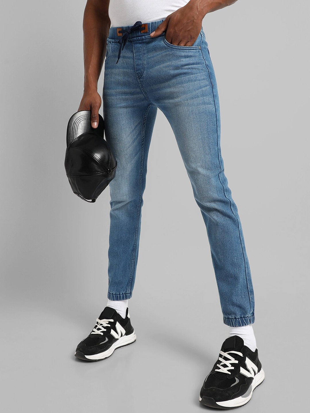 

Campus Sutra Men Smart Heavy Fade Mid-Rise Stretchable Jeans, Blue
